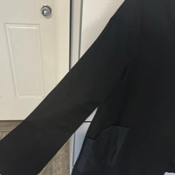 Bcbg sz lg swing dress with faux leather pockets like new!with faux leggings! - Picture 3 of 6